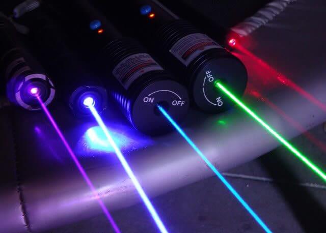 Laser beams at different selectable wavelengths